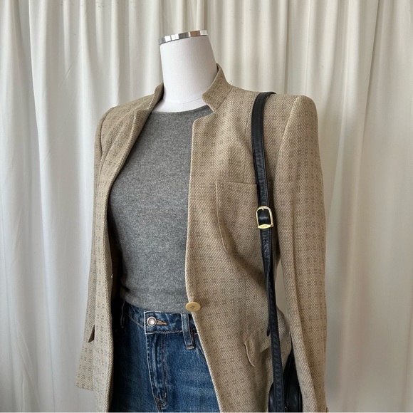 VTG 1990s Giorgio Armani Le Collezioni Collarless single-button closure Blazer. - Picture 8 of 13